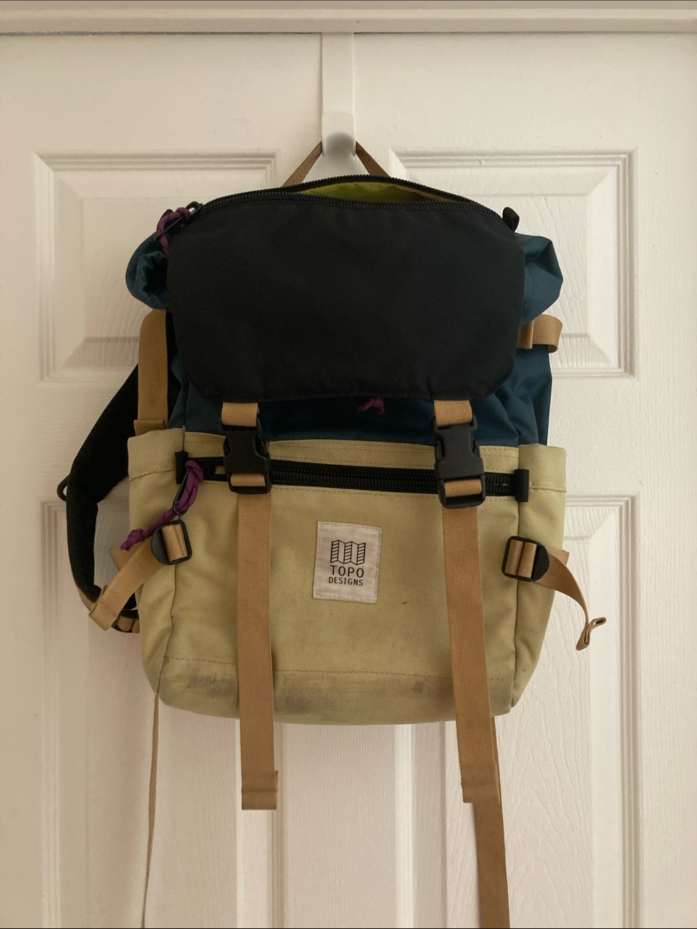 Topo designs rover pack